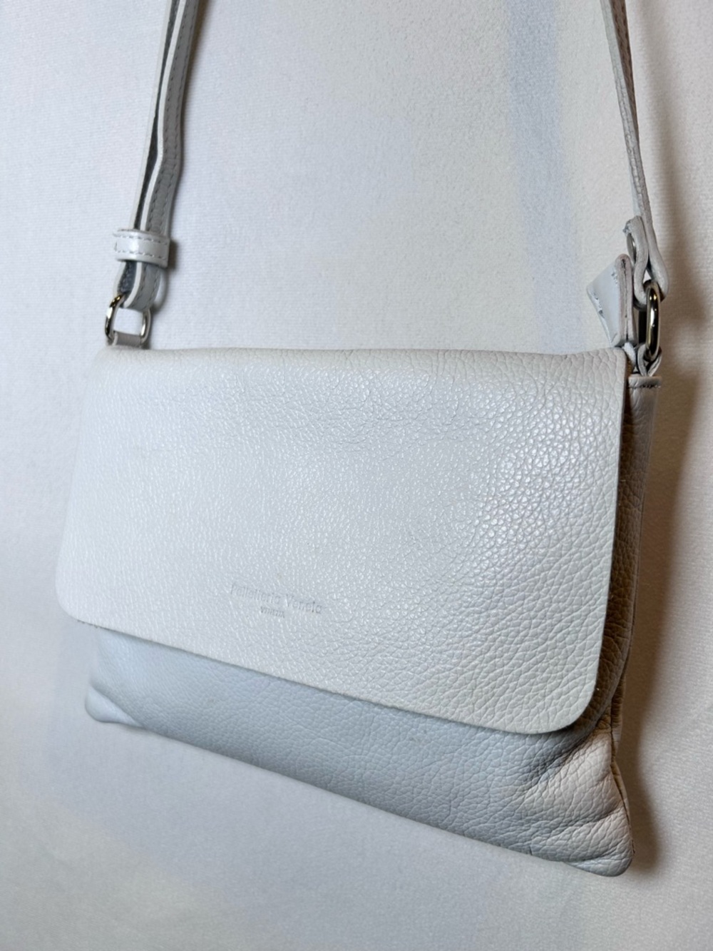 Pelletteria Veneta Pale Grey Leather Flapover Crossbody Bag. Made in Italy